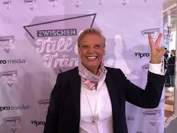 Elfenbein super zustand grösse 38 neupreis 2500€. Journal Frankfurt Nachrichten Die Brautmacher Im Grandhotel Hessischer Hof Zwischen Tull Und Tranen Meet Greet