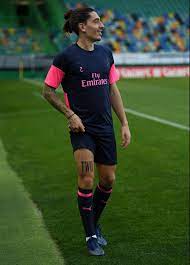 Héctor) geboren te barcelona, spain. Arsenal Star Hector Bellerin Shows Commitment To Arsenal By Getting Shirt Number Tattooed On Leg