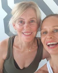 🐝There's no bigger buzz than celebrating a friend's book launch! 🥂  Congratulations to my friend @belindalyonsleeauthor for the launch of her  latest book The Haunting of Mr & Mrs Stevenson. A fabulous