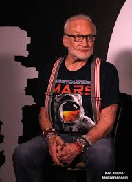 Kuun pimeä puoli (2011), apollo 11 (2019). Buzz Aldrin Archives Universe Today