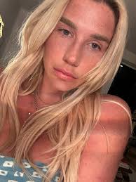 Happy delusional day to everybody except for my ex kesha.lnk.to/delusional