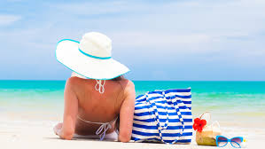 10 elementos que no pueden faltar en su bolso de playa | Visit Brasil