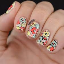Dibujos animados caricatura uñas decoradas con muñecos. 75 Ideas De Disenos De Unas Con Flores Decoradas 2021