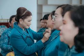 Bupati Dairi Dr. Eddy Keleng Ate Berutu menghadiri pelantikan ketua TP PKK  di 13 kecamatan dirangkai dengan pengukuhan bunda PAUD kecamatan.  Pelantikan dilakukan Ketua Tim Penggerak PKK Kabupaten Dairi sekaligus  Bunda PAUD