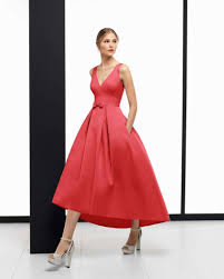Stile vintage per questo abito da sposa in stile anni '50 con gonna ampia a corolla e collo doppiato in pizzo. Abiti Da Sera Per 50 Anni