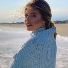 Chloe Logan (@chloealora) • Instagram photos and videos