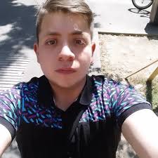 Con ese look Daniel Radcliffe se parece más a Harry Potter, que cuando  interpretó a Harry Potter.