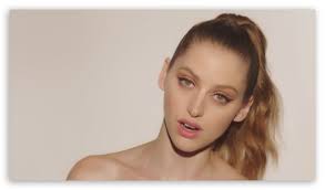 Betta Lemme Bambola 2 Ultra Hd Desktop Background Wallpaper For 4k Uhd Tv