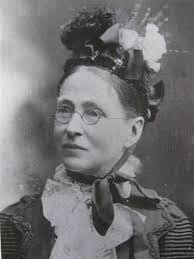 Ellen Hocking's Instagram, Twitter & Facebook