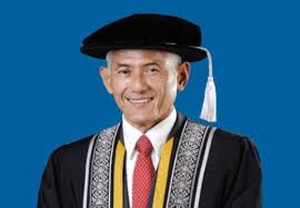 Melissa having a group photograph taken at concord hotel, shah (dr.) abdul rahim hashim has graciously served as our advisor for two terms, from 2013 to 2018, providing us with much needed advice and. Naib Canselor Utp Diterima Felo Pembroke College