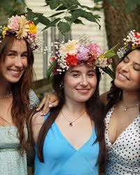 photo of berni and friends with flowercrowns on