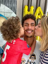 Tout sur le prénom raphael : Raphael Varane On Twitter Confine Mais Toujours Bien Entoure Merci A Tous Pour Vos Nombreux Messages Chaleureux Prenez Soin De Vous Et Gardez Le Sourire Confined But Who Could Dream Of