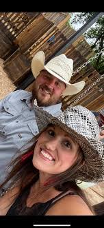 Lauren Linscott's Instagram, Twitter & Facebook