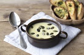 Cremige Petersilienwurzel Porree Suppe Rezept Hellofresh Rezept Porree Suppe Rezepte Lebensmittel Essen