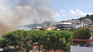 Due persone sono morte in un incendio divampato in una clinica privata di città sant'angelo, in provincia di pescara. Scagmpf6dglt6m