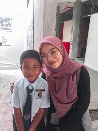 Sisanya tidak menarik minat saya. English Day Nunadaya S