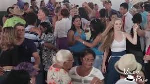 A valsa surgiu na áustria e na alemanha, no inicio do século xix inspirada em danças importante pontuar que a valsa surgiu primeiramente como uma dança, sendo posteriores as composições das valsas como música. Download Valdir Pasa Valsa Xote E Outras Mp4 3gp Mp3 Flv Webm Pc Mkv Daily Movies Hub