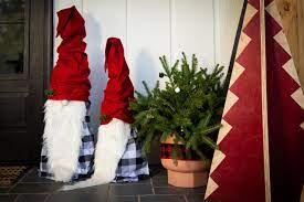 Cut off the top ring of your tomato cage, leaving only small nubs around the vertical bars. Make Festive Tomato Cage Yard Gnomes For Christmas Hgtv