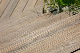 Les essences de bois tropicales dont la plus connue est c'est un produit fabriqué en usine qui peut être décliné dans différents aspects et coloris. Comparatif De Marques De Terrasse Composite Neowood