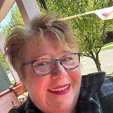 Lisa Critzer's Instagram, Twitter & Facebook