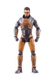 He is a theoretical physicist who is forced to defend himself and the human race against hostile aliens and other enemies following an experiment gone wrong. Half Life 2 Action Figure 1 6 Gordon Freeman Actionfiguren24 Collector S Toy Universe