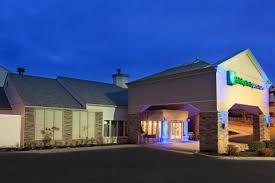 Call us on 0800 093 5478 and quote reference wd418 for the best prices on airport hotels and airport parking. Park Stay And Fly Pittsburgh Pit Airport Parking Pittsburgh Airport Hotels