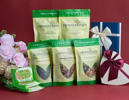 Choose from these valentine's day gifts for your husband, boyfriend, father, or brother to show him how much you love him. Healthy Snacks Malaysia For Him Valentine Gift Box