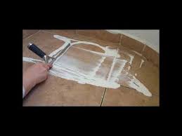 Seramik fayans derz dolgusu uygulama malzemelerinin ebat ve mekanın kullanım amacına göre , fiziksel durumuna göre muhakkak suretle derz boşluğu bırakılmalı derzli döşenmelidir. Fayans Derz Dolgusu Yenileme Fayans Boyama Once Derzlerini Yeniledim Grouting Youtube Derz Dekor Dekorasyon