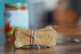 Hundekekse mit leberwurst kann man ganz einfach selber machen. Super Einfach Gesunde Hundekekse Aus 2 Zutaten Moms Blog Der Praktische Familienblog