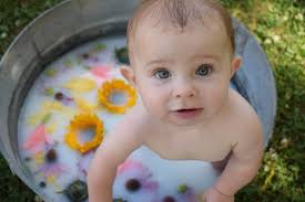 How to use baby milk bath. Baby Milk Bath 101 How Why To Try A Breast Milk Bath With Your Baby