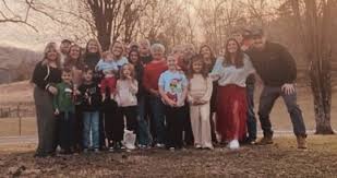 morganwallen with his family on Christmas Eve!! Love seeing Morgan with his  family! @slwallen #morganwallen #fangroup #GAHT #christmaseve #family