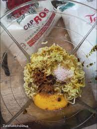 Drop the keropok lekor into the boiling water. Resipi Keropok Lekor Viral Hanya Guna Mi Segera