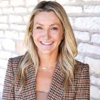 Kristin Appleby's Instagram, Twitter & Facebook