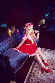 this cosplay really captures flandre s capricious attitude 東方コスプレ コスプレ 衣装 コスプレ 可愛い