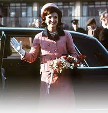Jackie wore the suit in dallas because president kennedy requested she wear it — it was one of his personal favorites. Jackie Wore The Suit On At Least Six Occasions Prior To President Kennedy S Assassination In Dallas Below She Is Seen Wearing The Suit On A Official Trip To Lo Jackie Kennedy