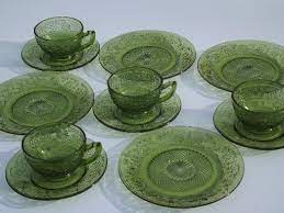 Bring a little nature into your home with these stunning and detailed vintage bird images. Green Daisy Vintage Indiana Glass Plates Cups And Saucers Dishes Set For 4