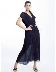 Col en v et bretelles fines. Robe Longue Plissee