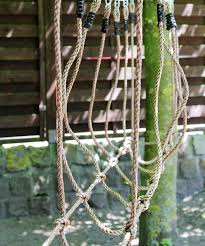 Diese Hochwertige Seilbrucke Perfektioniert Wirklich Jeden Heimischen Kinderspielplatz An Einem Stabilen Grossen Baumstamm Be Seilbrucke Hangebrucke Spielturm