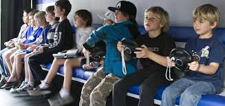 El jugador medio es hombre, tiene 35 años y juega a fps.los niños tienden a ser más susceptibles a los videojuegos que las niñas, pero cualquier pequeño que esté tratando de evitar un estrés (matones en la escuela, un entorno familiar difícil, ansiedad social…) podría ser. Cuanto Tiempo Deben Jugar Los Ninos Con Los Videojuegos Noticia Isglobal
