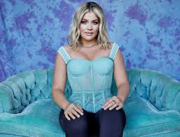 Lauren Alaina Releases New Album Sitting Pretty