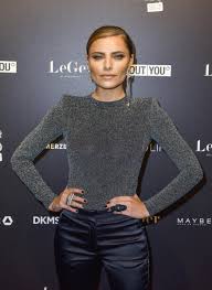 Nun ließ sich die moderatorin erneut ein körperkunstwerk stechen. Gala Twitterren Sophia Thomalla Wann Kommt Das Helene Fischer Tattoo Lange Zeit Drangte Es In Den Hintergrund Doch Ihre Fans Haben Es Nicht Vergessen Auf Instagram Verrat Sophia Thomalla Nun Weshalb Sie Immer