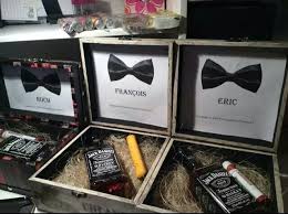 Comment choisir ses témoins de mariage ? Cadeau Garcons D Honneur Cadeau Temoin Mariage Cadeaux Demoiselle D Honneur Invitation Demoiselle D Honneur