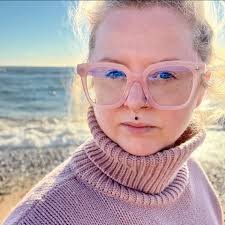 Hi all, do you know of any cat groomer that would take care of mats in my  long haired princess fur? She's fighting me feistily and I'm scared I'll  nick her skin