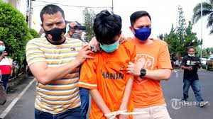 Pendakwah tersebut diserang ketika berada di atas panggung. Pelaku Penusukan Dulunya Pengagum Syekh Ali Jaber Berubah Setelah Bertemu Seseorang Halaman All Tribunnews Com