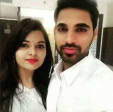 Bhuvneshwar Kumar Clicks A Photo With Wife Nupur Facebook Com Mycrickettrolls World Cricket Latest Cricket News Cricket Sports