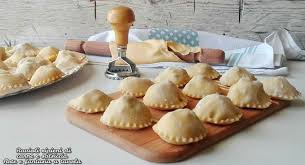 Per preparare il ripieno dei ravioli di carne fatti in casa. Pin Su Primi Piatti