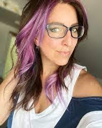 Carrie Leclair's Instagram, Twitter & Facebook