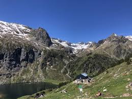 Le sentier ensuite se prolonge au delà du lac vers le lac d'espingo et de saussat, puis ensuite beaucoup plus haut vers le lac et. Les 5 Plus Belles Randonnees A Faire Au Lac D Oo