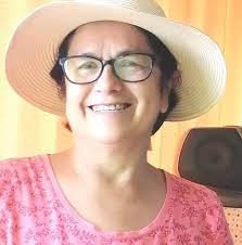 El hombre de las mil rosas is with Mirian Flores and Maria Angelica Silva  Aravena.