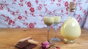 Eierlikor Selber Machen Rezept Fur Den Klassiker Unter Den Likoren Bayern 1 Radio Br De